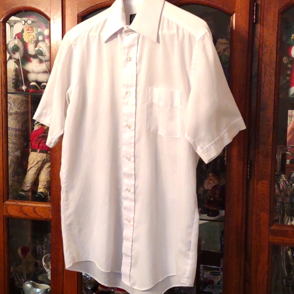 Men's short sleeve dress shirt